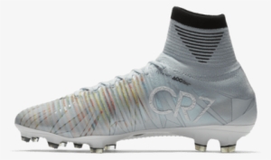 “the Details Of The White Boots The Color, The Diamonds - Cristiano Ronaldo White Cleats