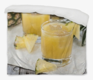Portion Of Fresh Pineapple Juice Duvet Cover • Pixers® - Kissangua De Ananás