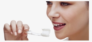 Woman Brushing Her Teeth With The Regenerate Toothpaste - Woman Brushing Teeth Png