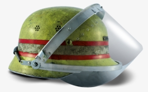 Used Firefighter Helmet From The Period Between 1950 - Junger Feuerwehrhelm Din 14940