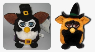 On Retrouve Également Furby Dans Des Postures Loufoques, - Stuffed Toy