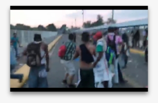Armed Caravan Migrants Open Fire On Mexican Police - Crowd