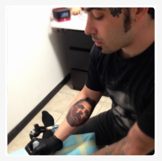 "the Valor Tattoo Machine Is A Great Piece If Equipment - Sitting