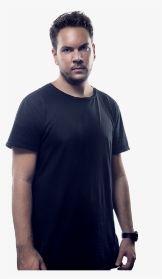 Alvaro - Standing