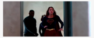 Kara Tem Novos Desafios Em Retorno De Supergirl - Superman