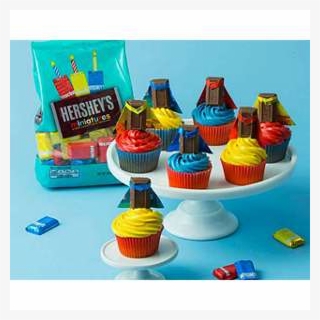 Hershey's Candy Capes - Cupcake
