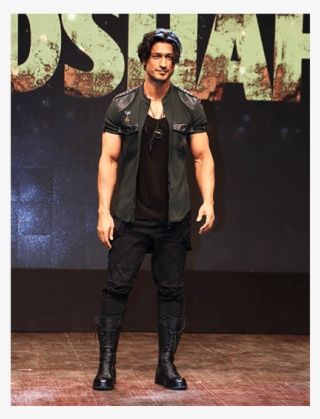 Vidyut Jammwal - Standing